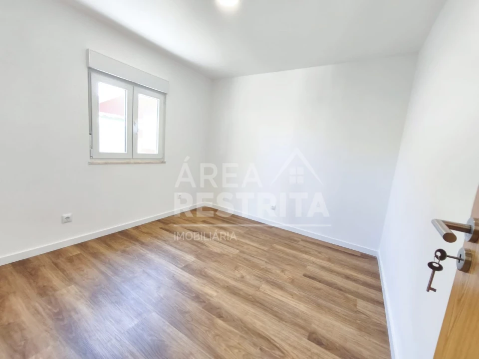 Moradia T2 para Venda em Fernao Ferro Foto 7