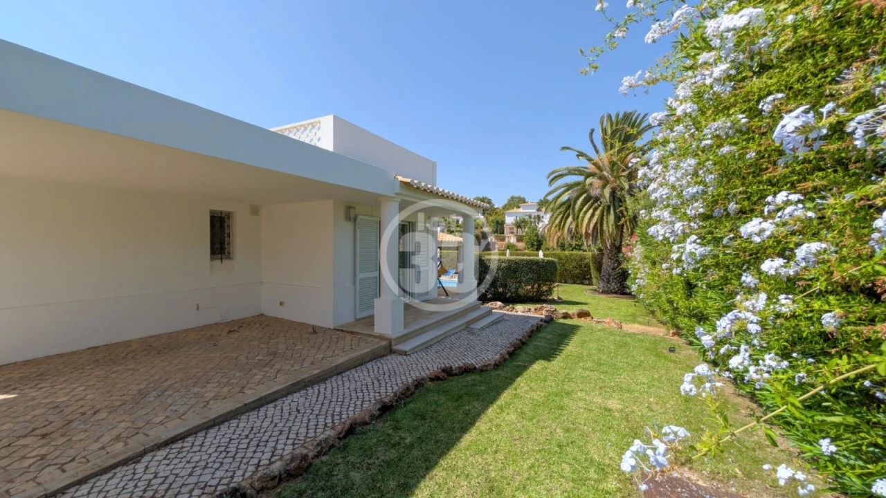 Moradia T3 para Venda em Albufeira e Olhos de Água Foto 11
