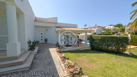 Moradia T3 para Venda em Albufeira e Olhos de Água