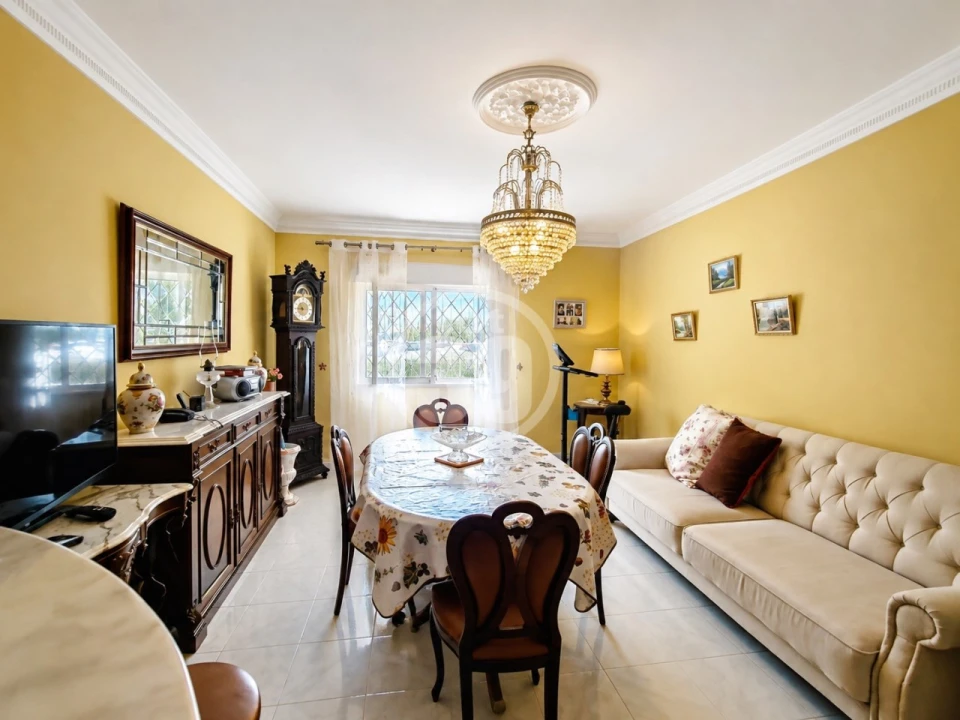 Apartamento T2 para Venda em Quelfes Foto 1