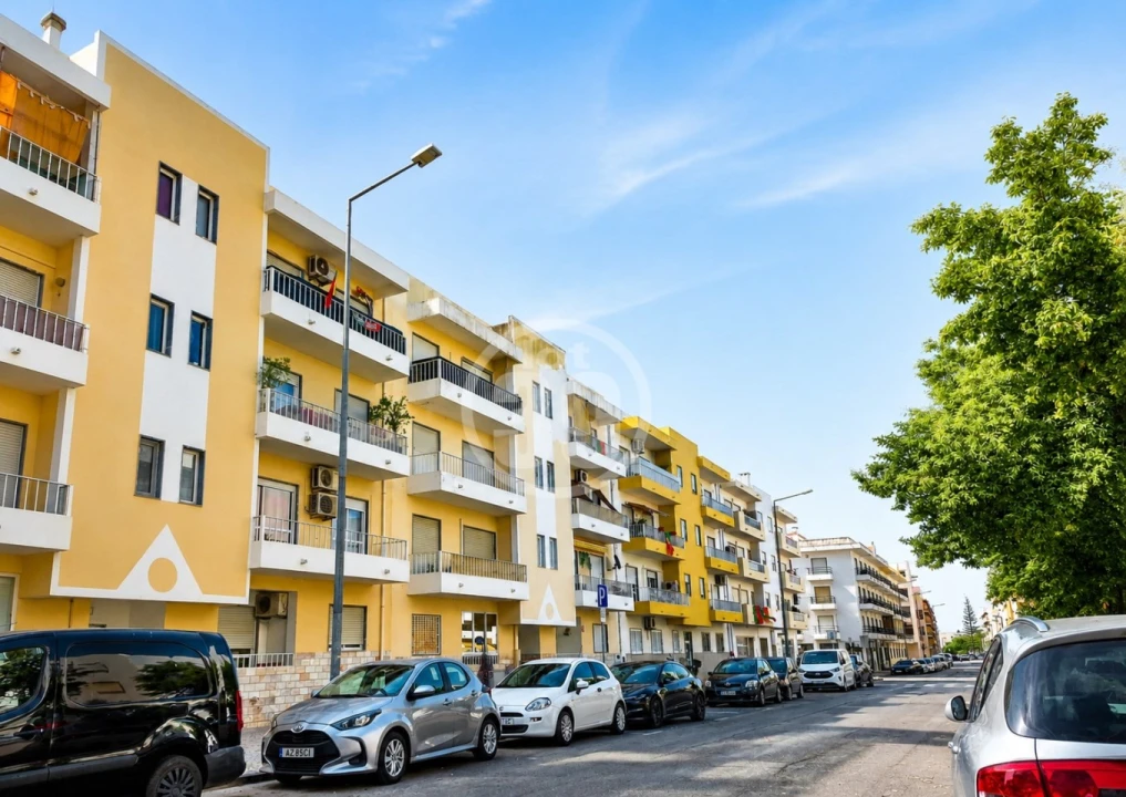 Apartamento T2 para Venda em Quelfes Foto 2