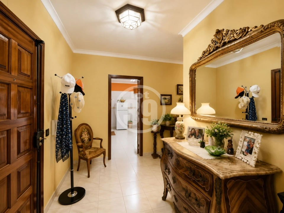 Apartamento T2 para Venda em Quelfes Foto 4