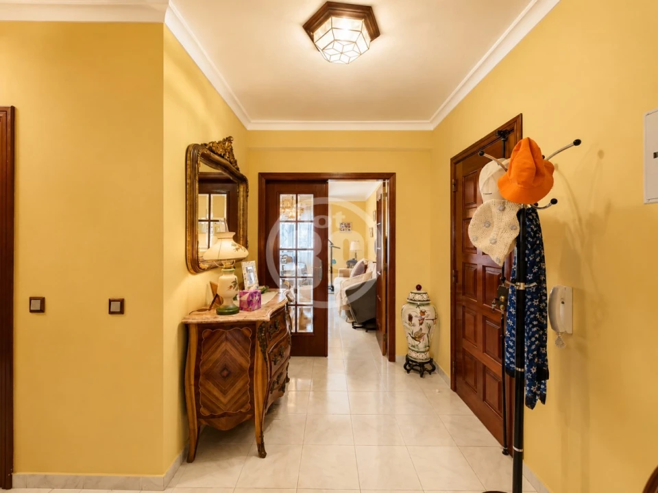 Apartamento T2 para Venda em Quelfes Foto 5
