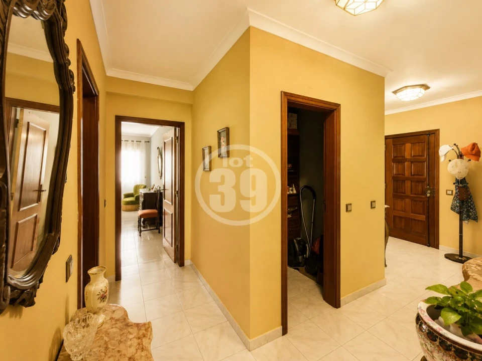 Apartamento T2 para Venda em Quelfes Foto 7