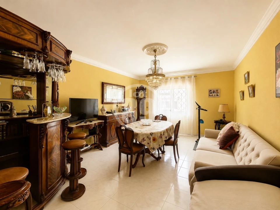 Apartamento T2 para Venda em Quelfes Foto 8