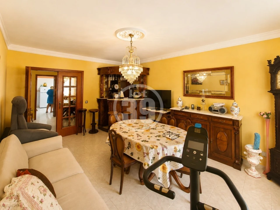 Apartamento T2 para Venda em Quelfes Foto 9