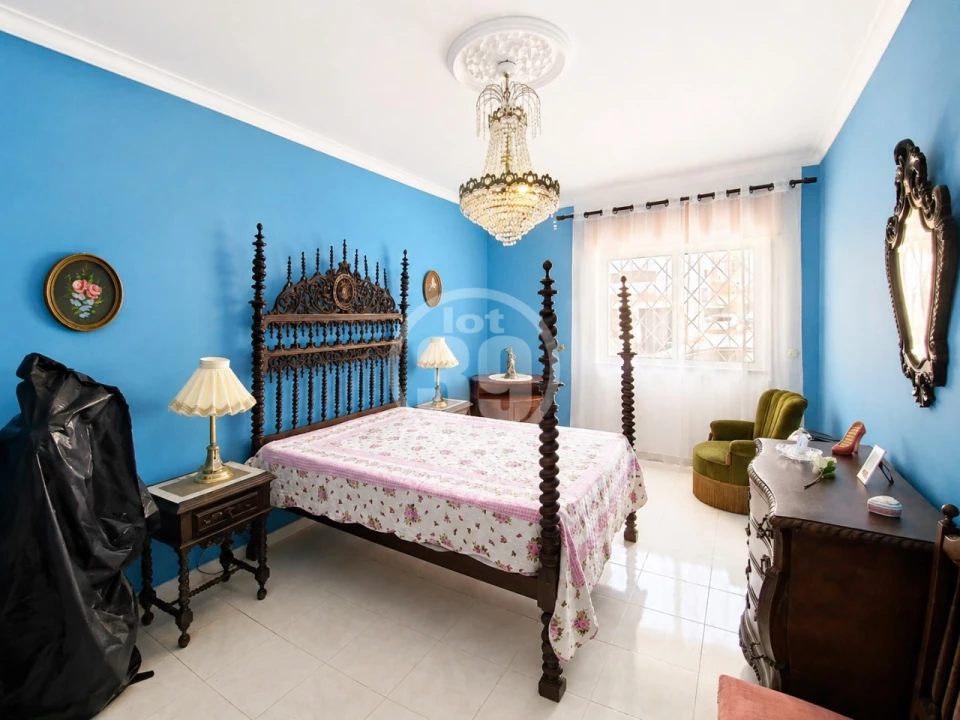 Apartamento T2 para Venda em Quelfes Foto 14