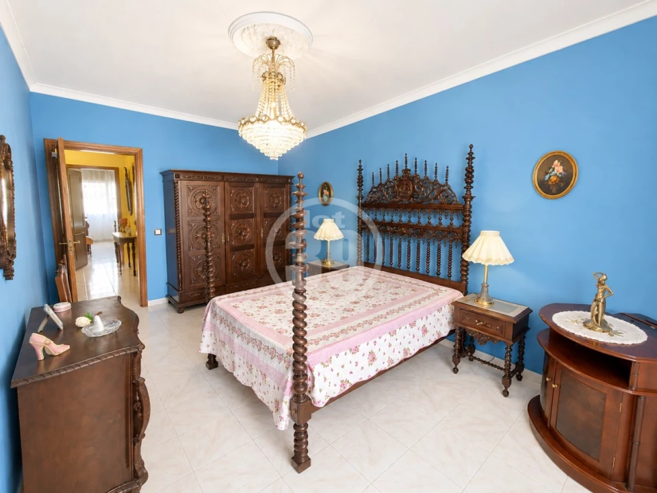 Apartamento T2 para Venda em Quelfes Foto 15