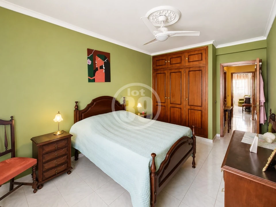 Apartamento T2 para Venda em Quelfes Foto 17