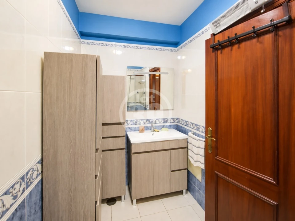 Apartamento T2 para Venda em Quelfes Foto 18