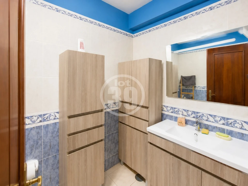 Apartamento T2 para Venda em Quelfes Foto 20