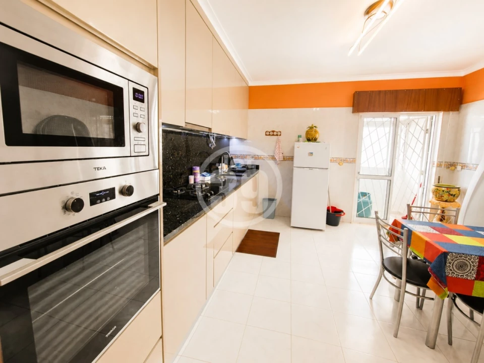 Apartamento T2 para Venda em Quelfes Foto 21