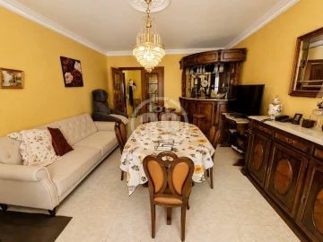 Apartamento T2 para Venda em Quelfes