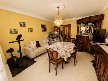 Apartamento T2 para Venda em Quelfes