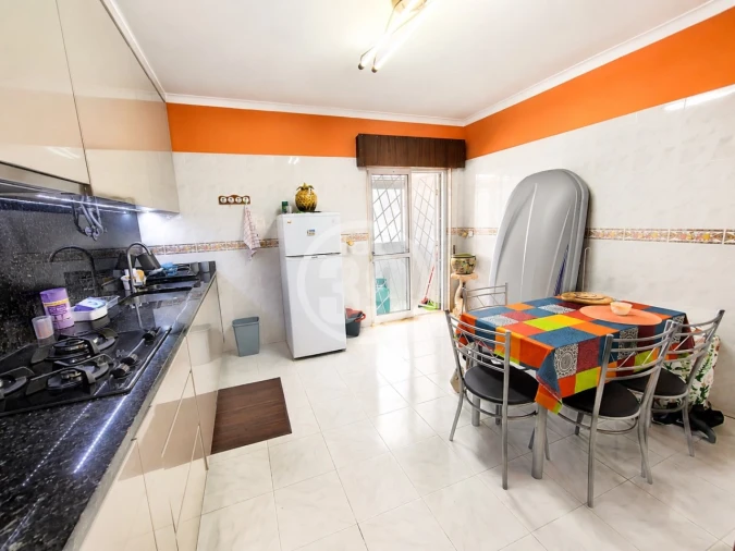 Apartamento T2 para Venda em Quelfes Foto 23