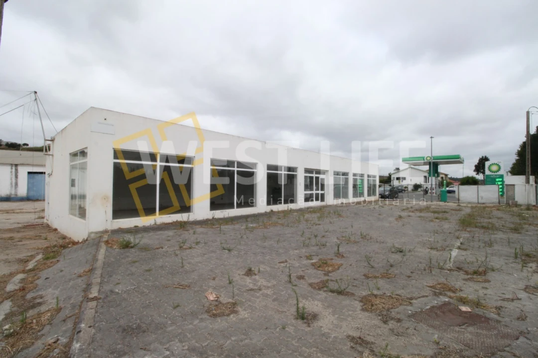 Armazém para Venda em Dois Portos e Runa Foto 1