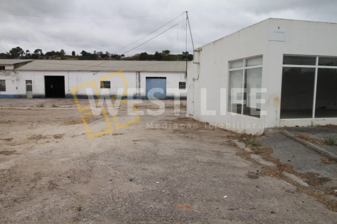 Armazém para Venda em Dois Portos e Runa Foto 4