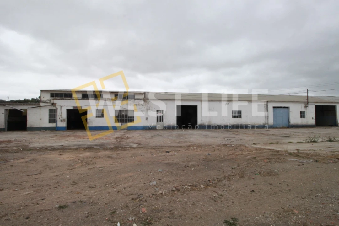 Armazém para Venda em Dois Portos e Runa Foto 5
