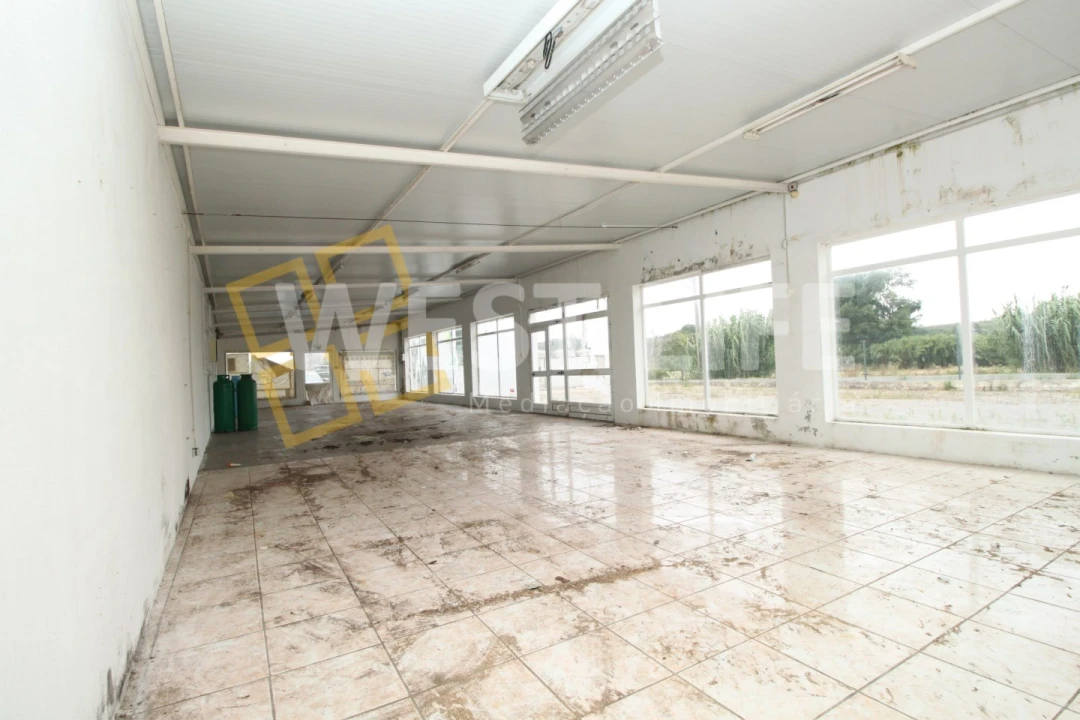 Armazém para Venda em Dois Portos e Runa Foto 7