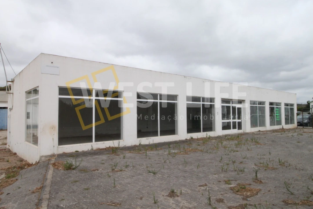 Armazém para Venda em Dois Portos e Runa Foto 10
