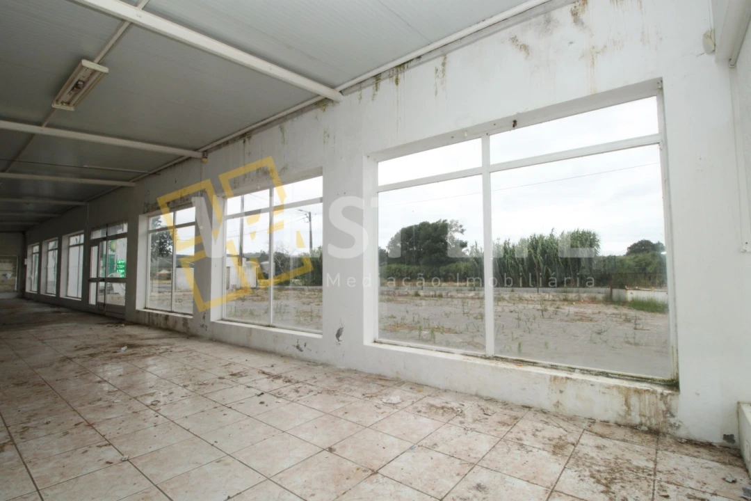 Armazém para Venda em Dois Portos e Runa Foto 20