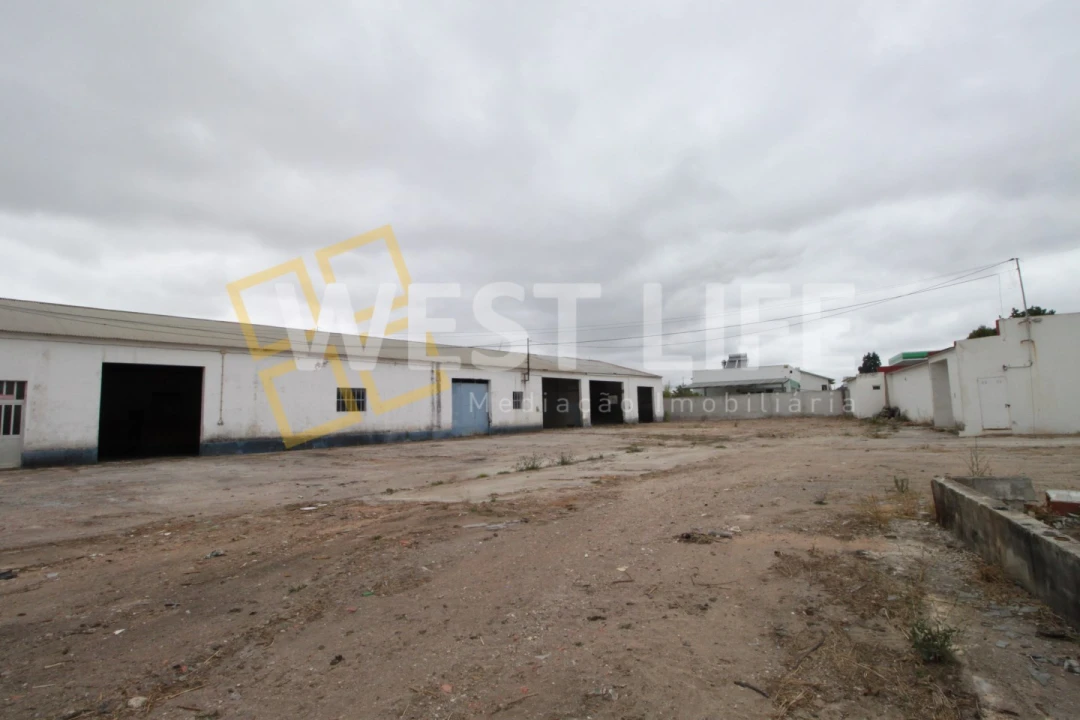 Armazém para Venda em Dois Portos e Runa Foto 21