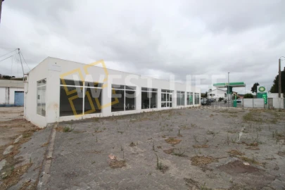 Armazém para Venda em Dois Portos e Runa
