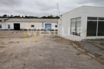 Armazém para Venda em Dois Portos e Runa