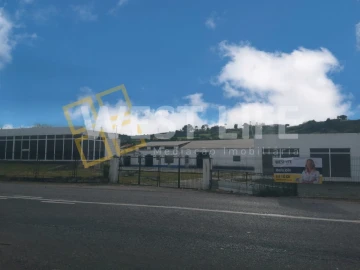 Armazém para Venda em Dois Portos e Runa