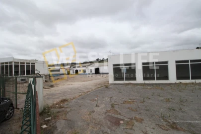 Armazém para Venda em Dois Portos e Runa