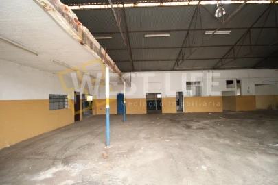 Armazém para Venda em Dois Portos e Runa
