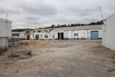 Armazém para Venda em Dois Portos e Runa