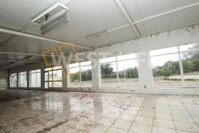 Armazém para Venda em Dois Portos e Runa