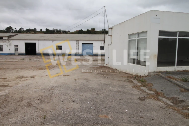 Armazém para Venda em Dois Portos e Runa Foto 4