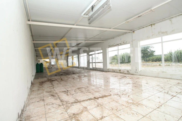 Armazém para Venda em Dois Portos e Runa Foto 7