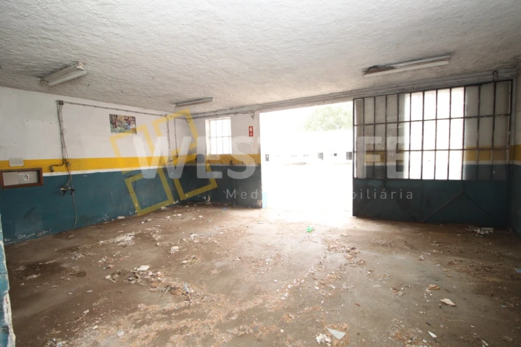 Armazém para Venda em Dois Portos e Runa Foto 15