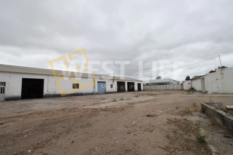 Armazém para Venda em Dois Portos e Runa Foto 21