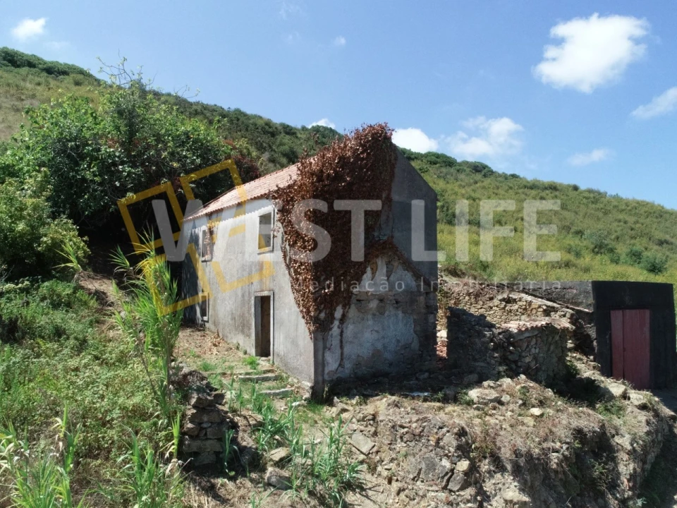 Moradia T2 para Venda em Igreja Nova e Cheleiros Foto 2
