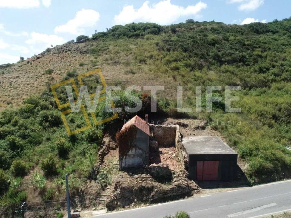 Moradia T2 para Venda em Igreja Nova e Cheleiros Foto 3