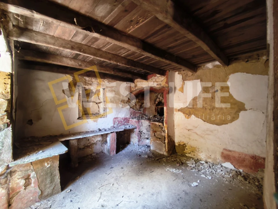 Moradia T2 para Venda em Igreja Nova e Cheleiros Foto 5