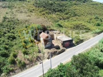 Moradia T2 para Venda em Igreja Nova e Cheleiros