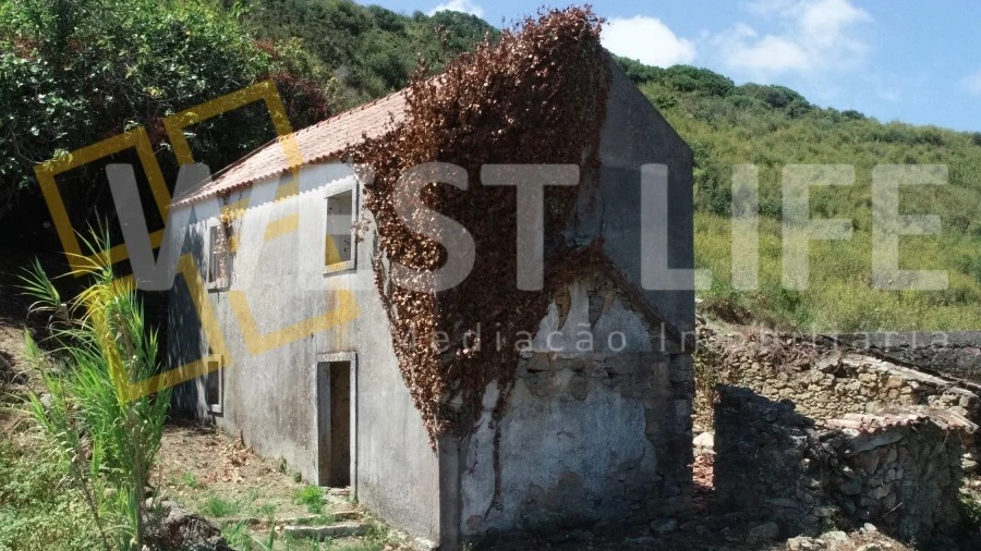 Moradia T2 para Venda em Igreja Nova e Cheleiros
