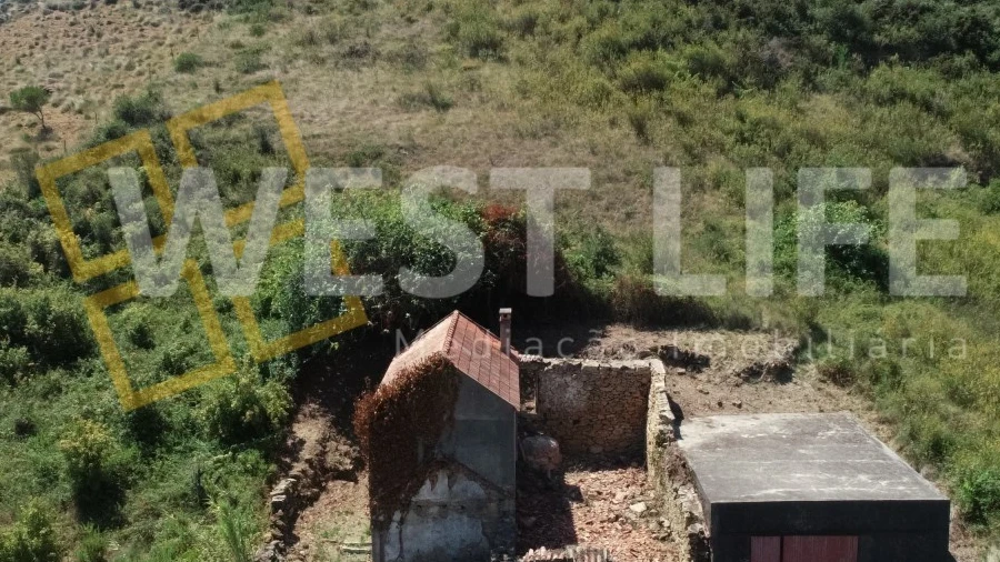 Moradia T2 para Venda em Igreja Nova e Cheleiros