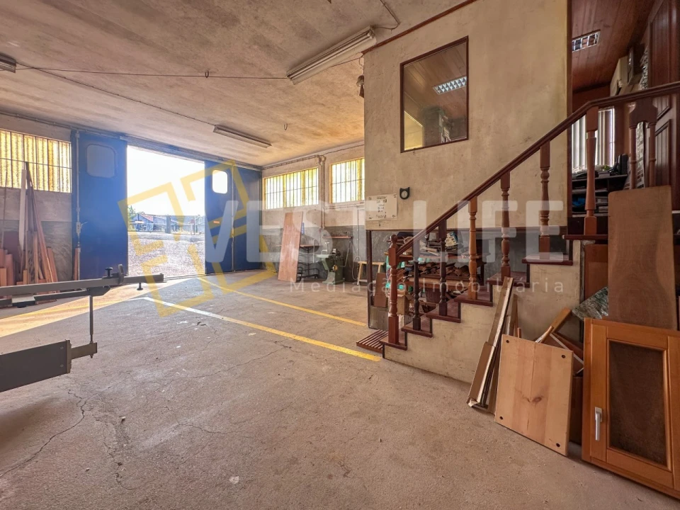 Armazém para Venda em Azueira e Sobral da Abelheira Foto 10