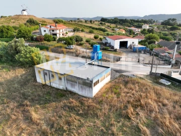 Armazém para Venda em Azueira e Sobral da Abelheira