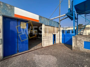 Armazém para Venda em Azueira e Sobral da Abelheira