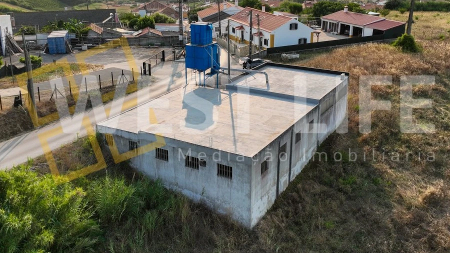 Armazém para Venda em Azueira e Sobral da Abelheira