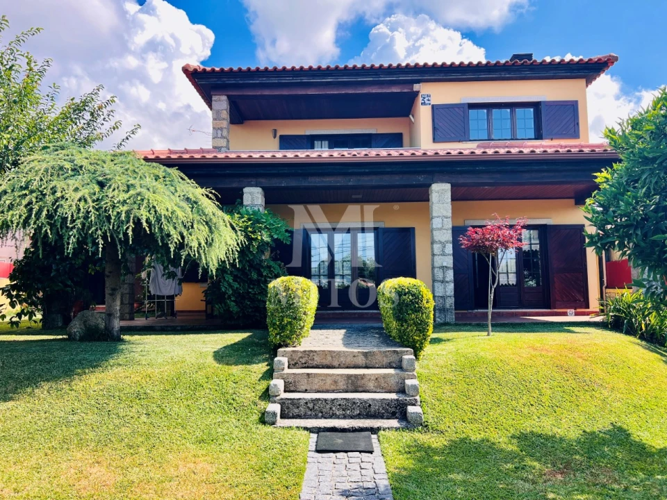 Moradia T4 para Venda em Santa Marta de Portuzelo Foto 1