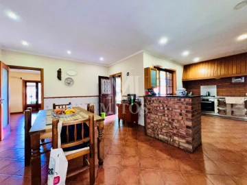 Moradia T4 para Venda em Santa Marta de Portuzelo