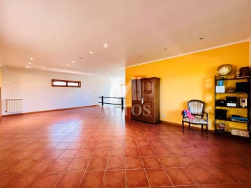 Moradia T4 para Venda em Santa Marta de Portuzelo